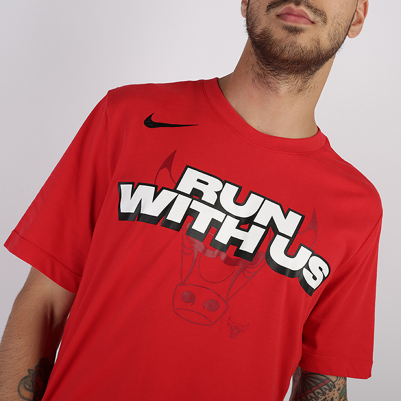 мужская красная футболка Nike Run With Us AT0794-657 - цена, описание, фото 2